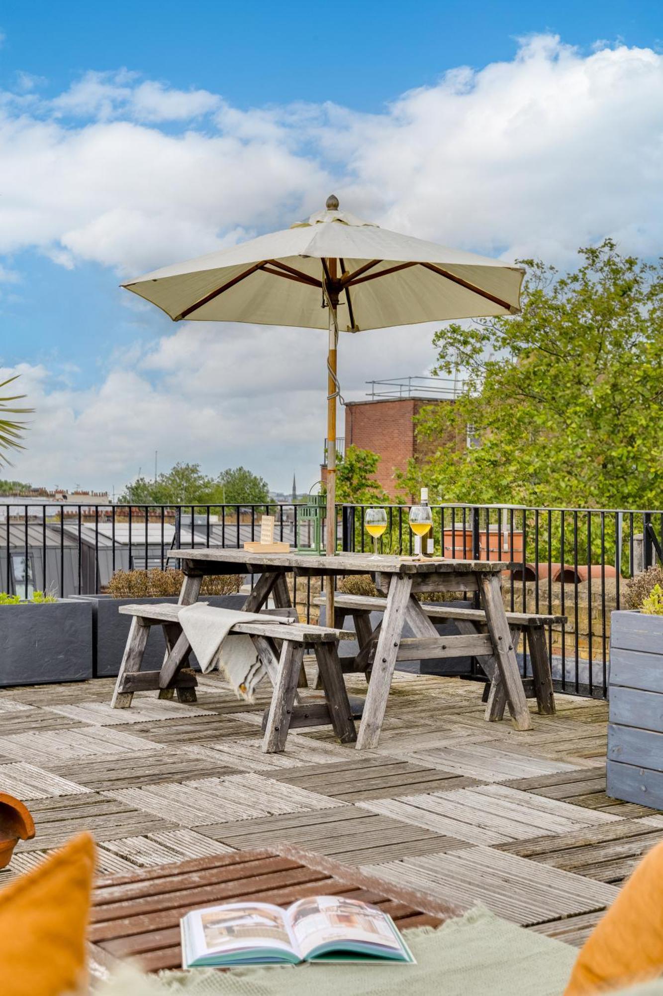 Luana'S Stunning Rooftop Londra Esterno foto
